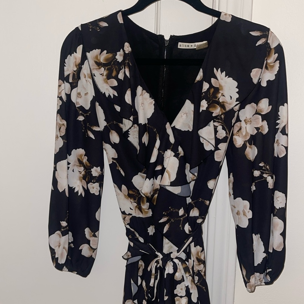 Alice + Olivia floral wrap dress size 6.